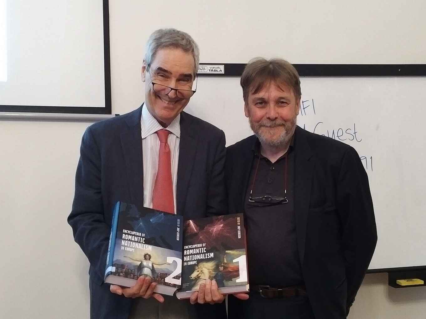 UvA-hoogleraar Joep Leerssen (rechts) en Michael Ignatieff, rector magnificus van Central European University (links).
